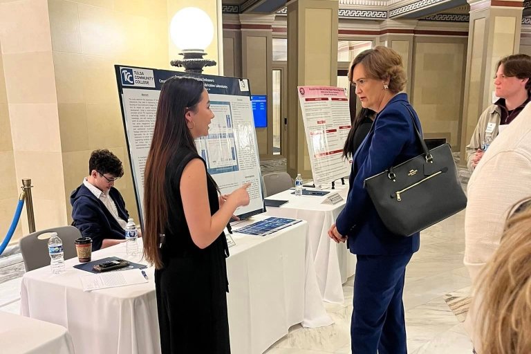 Leahla Chism presents her research findings to Oklahoma State System of Higher Education Chancellor Allison Garrett.